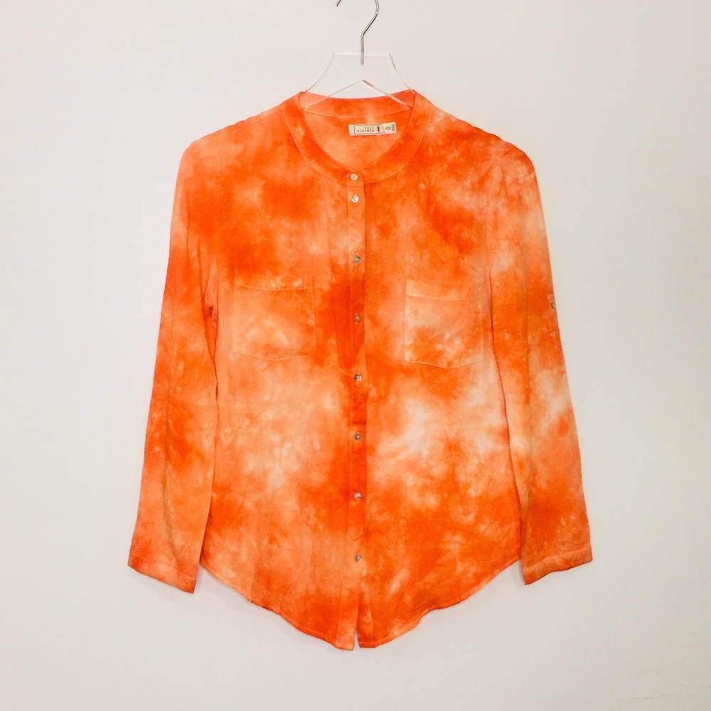 Knot Sisters tie dye shirt. Size small